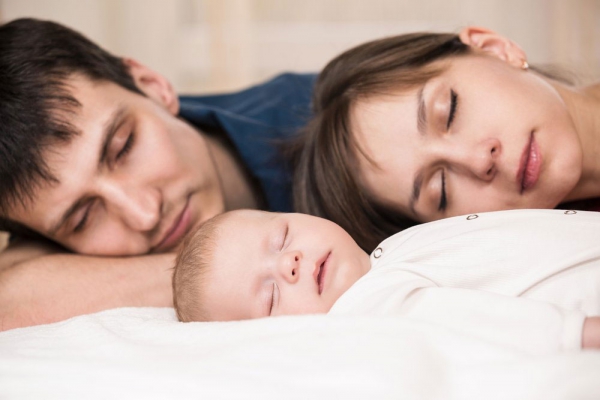 Совместный сон родителей и малыша – аргументы «за» и «против»